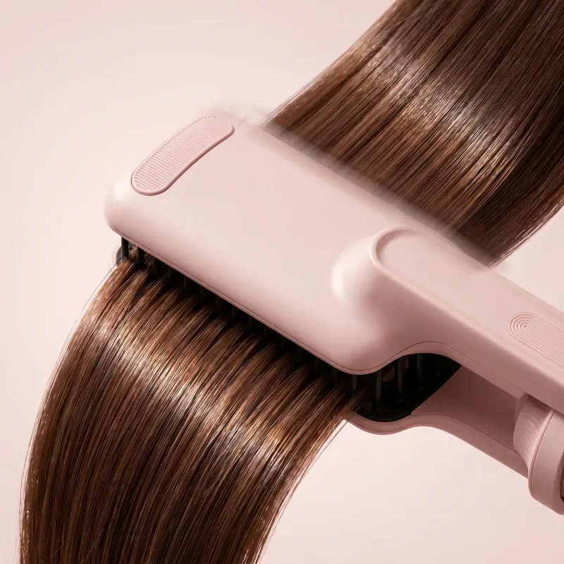 Escova alisadora do GOKOCO deslizando e deixando o cabelo liso, sem frizz e brilhante
